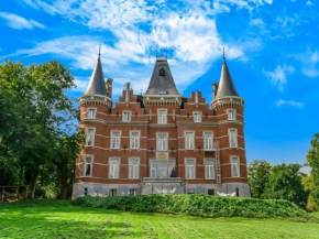 Impressive castle in Gesves with sauna